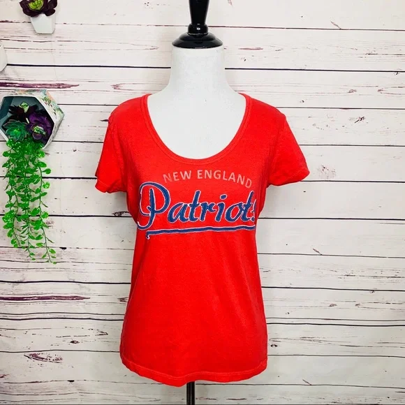 NFL New England Patriots Red & Blue T-Shirt Women’s Size Medium - Picture 1 of 8